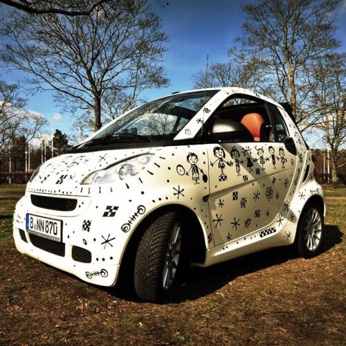 Nina Nolte - A Smart ForTwo Convertible becomes the Art Car BARNEY, wrapped car, in woods - Art Gallery and Interior Design