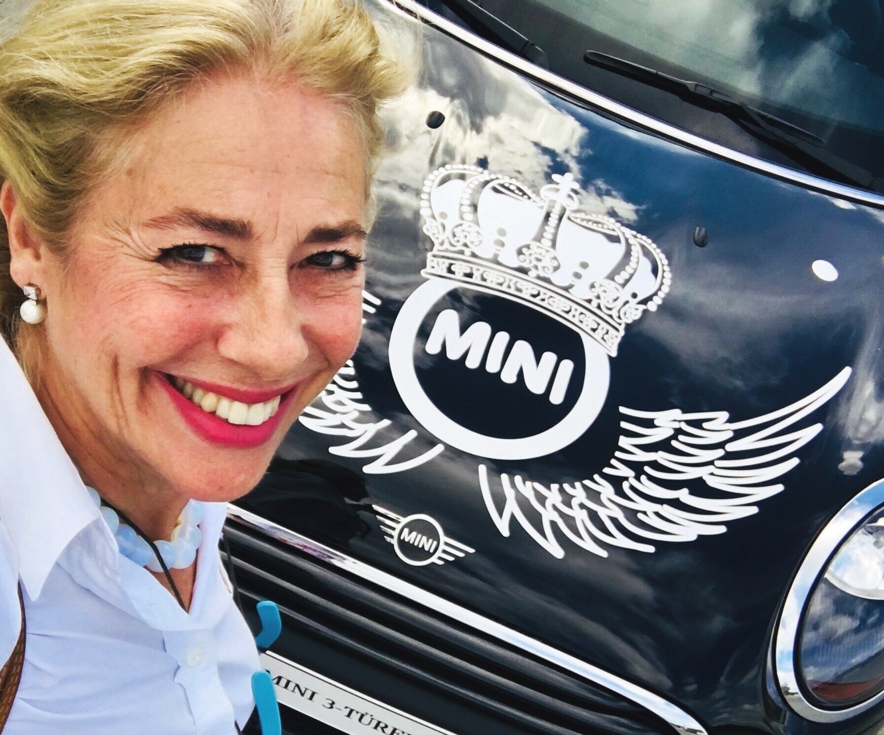 Nina Nolte - Wernecke Car MINI Nina happy with the result - Art Solutions and Design